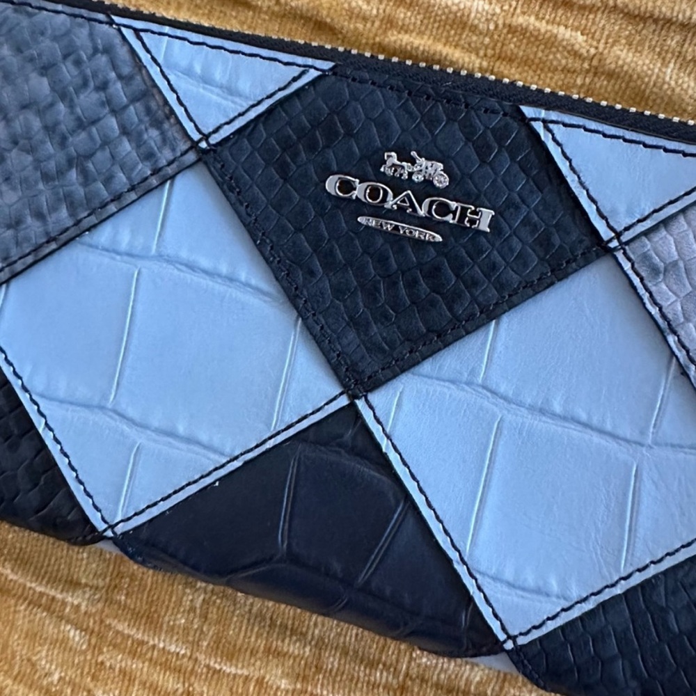 Coach slim slim accordion zip wallet Blue and Black and gray stunning